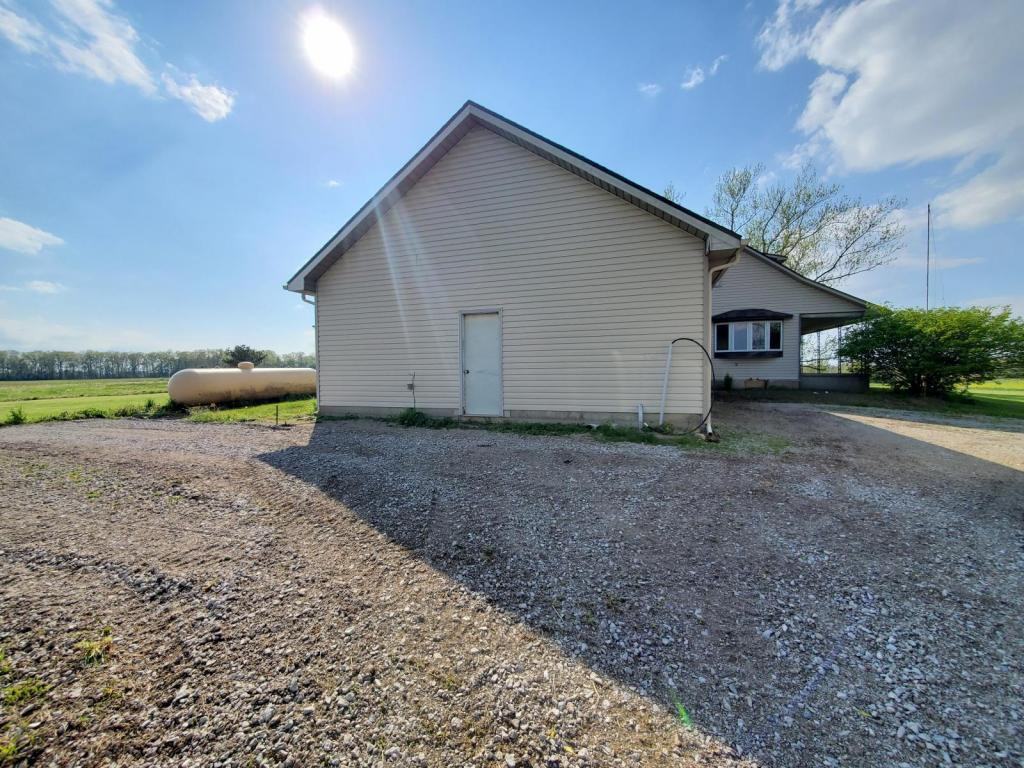 19221 Scipio Rd - Photo 3 of 28