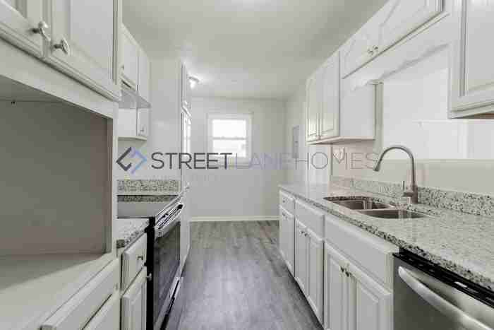 3833 N Bolton Ave - Photo 3 of 15