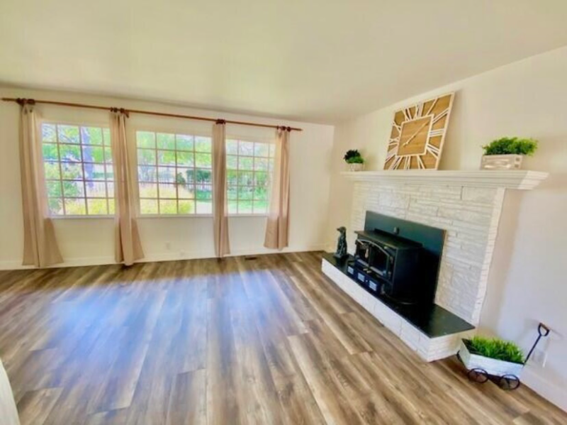 1634 Laurel Ave - Photo 2 of 18