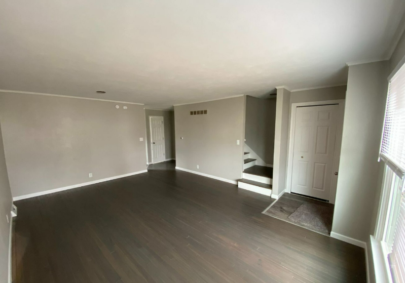 121 E 35th St - Photo 4 of 9