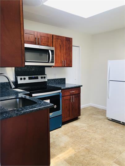 1374 Hooli Cir #3 - Photo 2 of 6