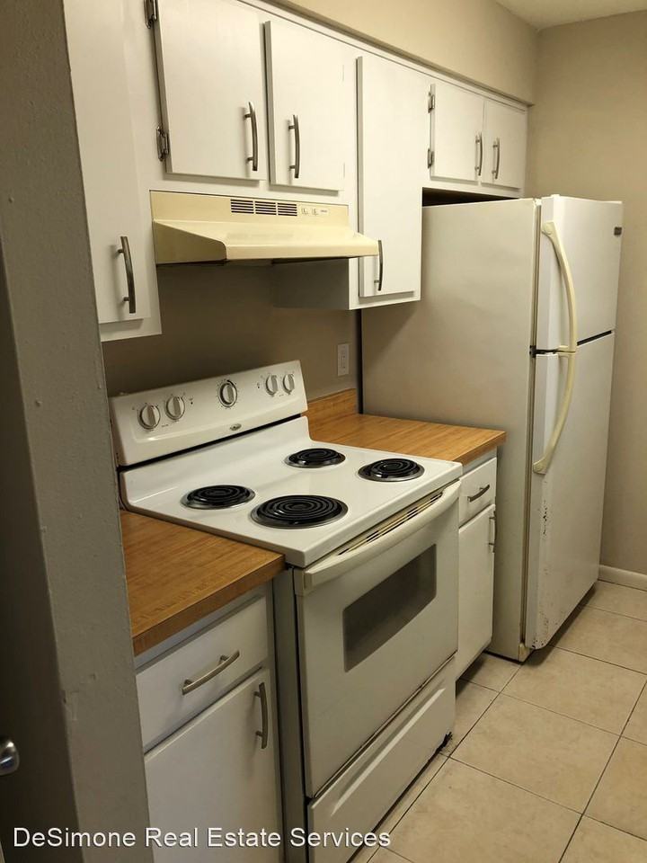 SW 23rd Place - Photo 3 of 10