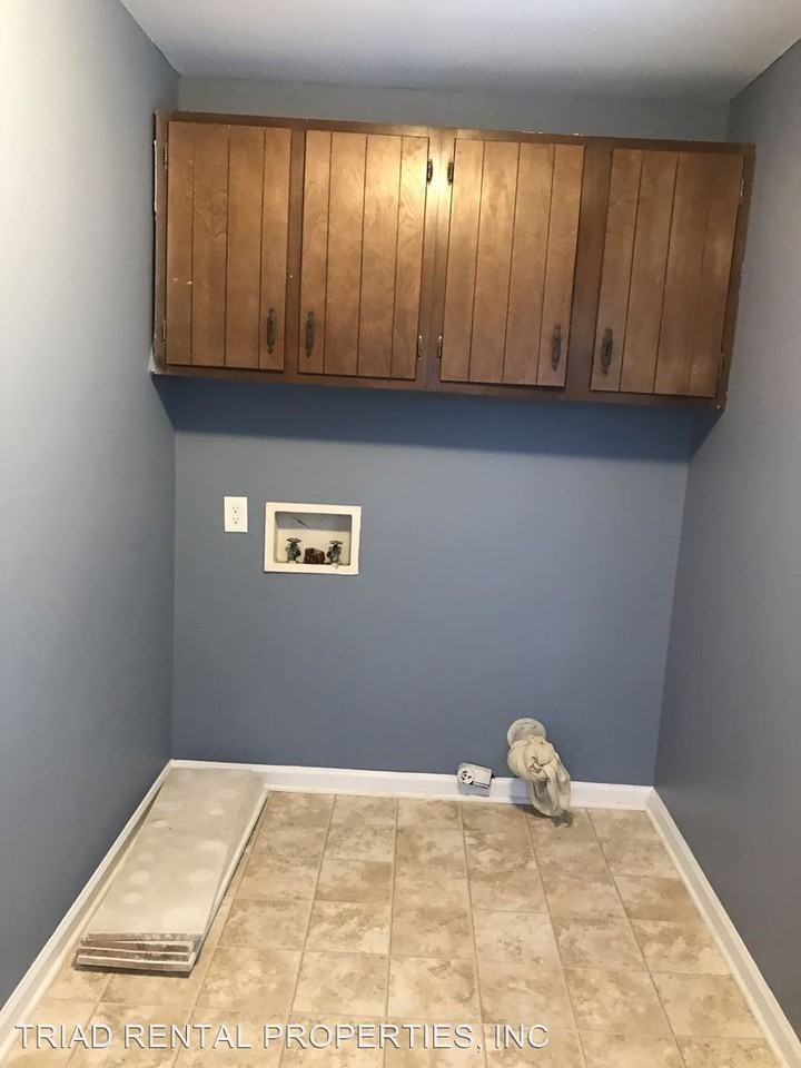 1211 Sloan St - Photo 3 of 6