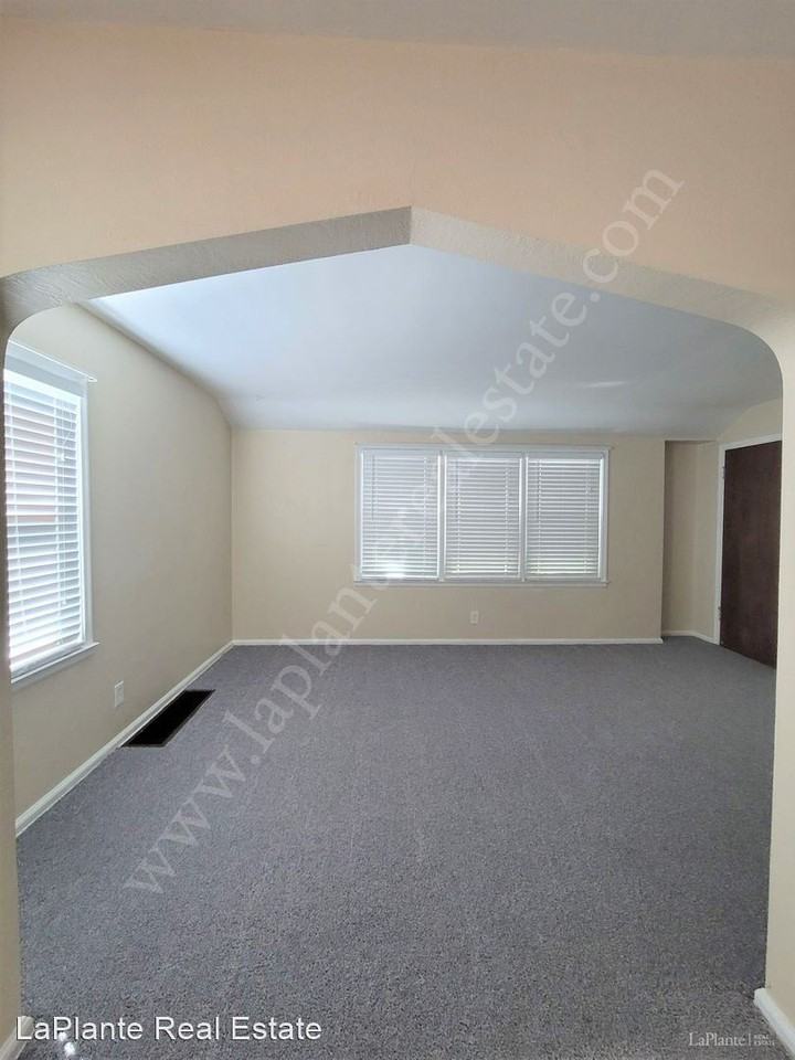 3414 Wyckliffe Parkway - Photo 2 of 12