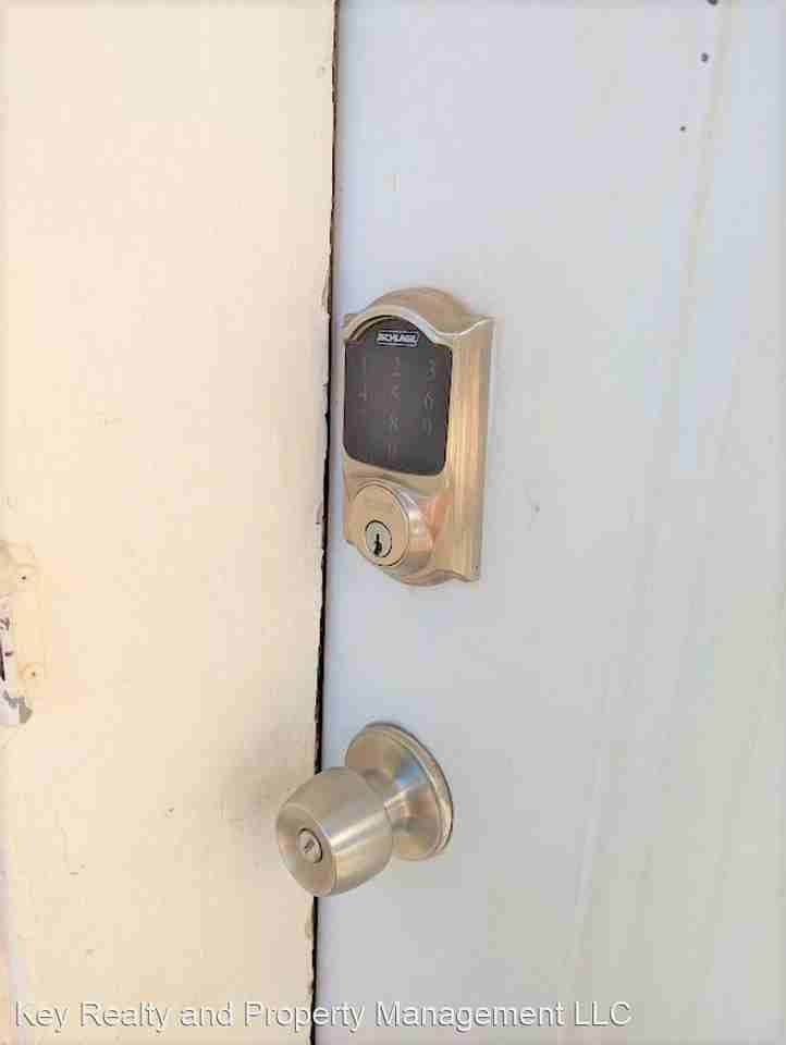 717 NE 14th St - Photo 3 of 44