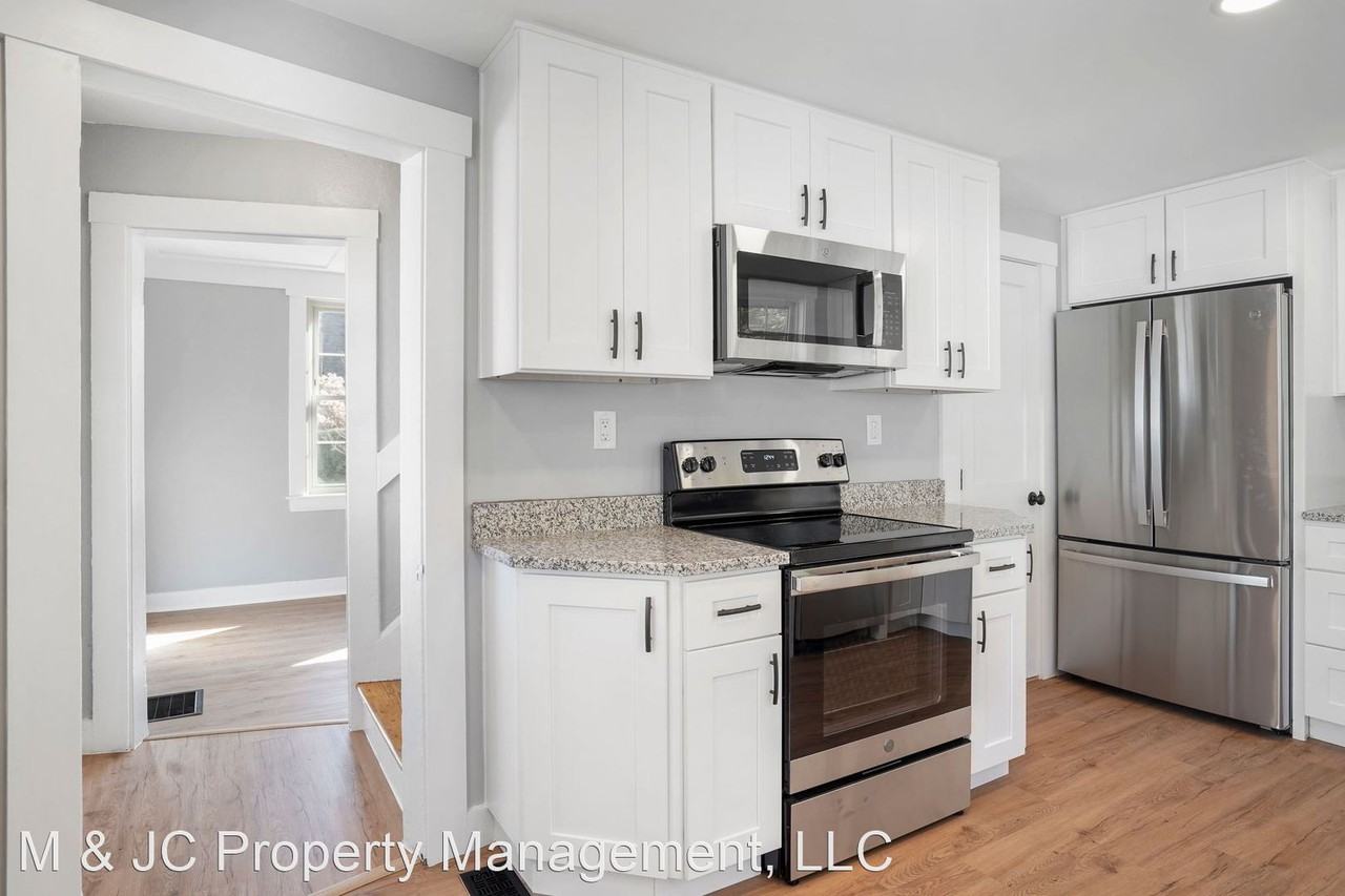 244 Crescent Way - Photo 3 of 25