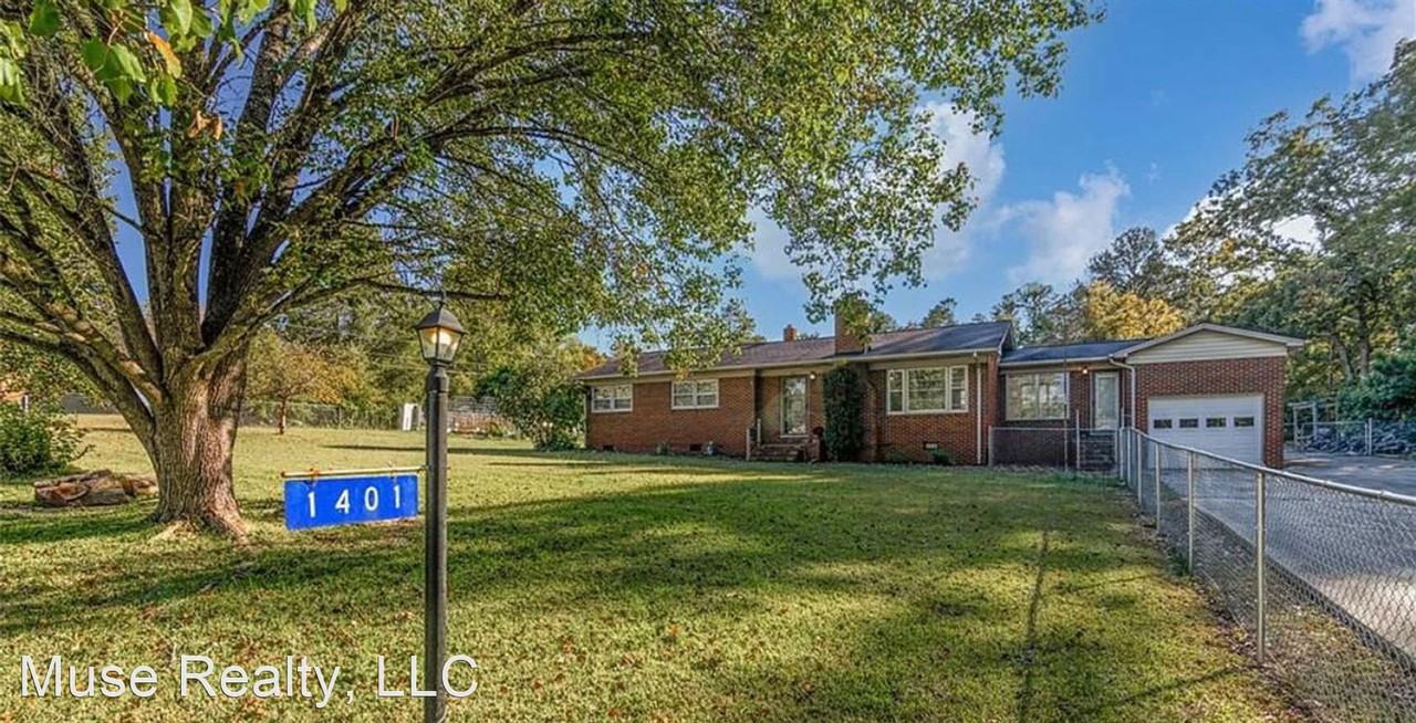 1401 University Dr - Photo 3 of 18