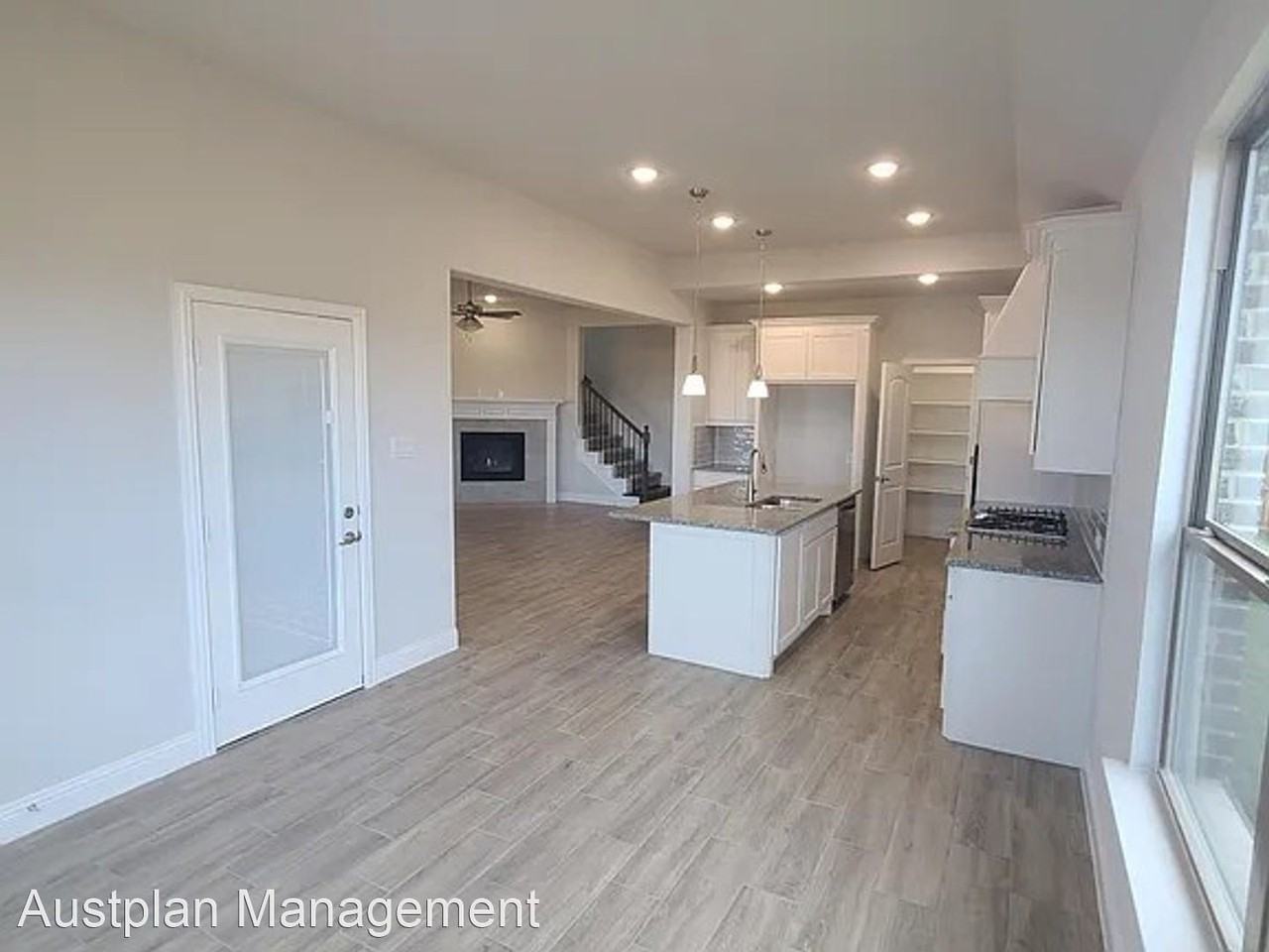 523 Big Bend Dr - Photo 3 of 9