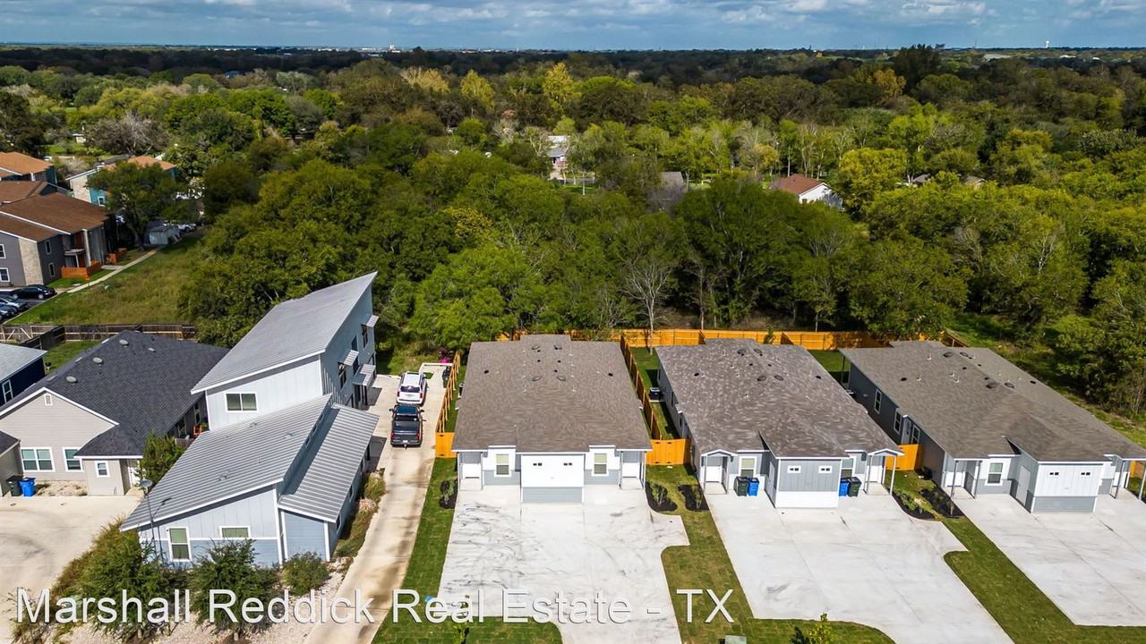 Luxury 3/2 Duplex in Seguin, Texas - Photo 2 of 19