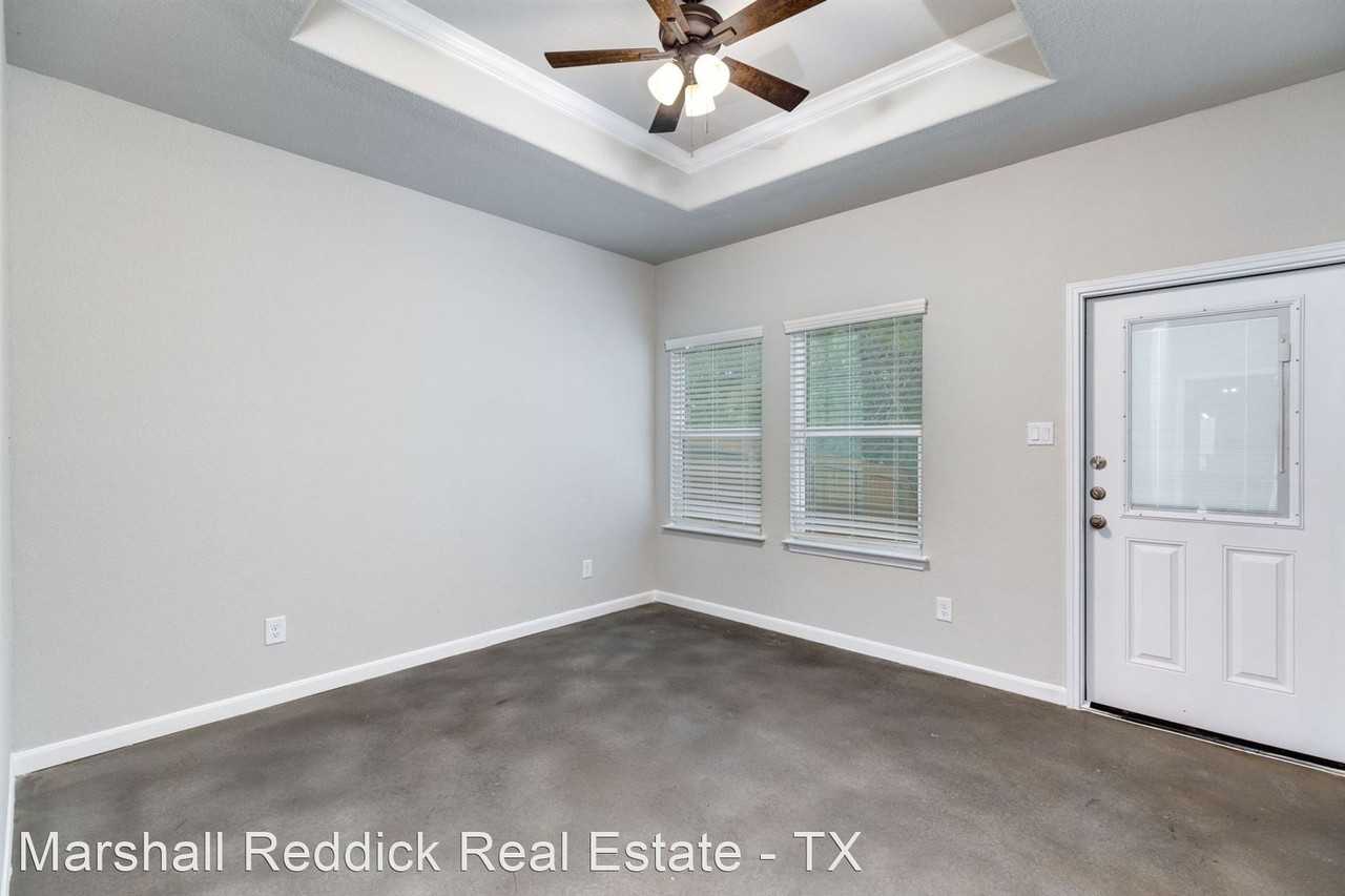 Luxury 3/2 Duplex in Seguin, Texas - Photo 3 of 19