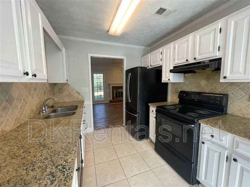 2930 Governors Ct - Photo 2 of 11