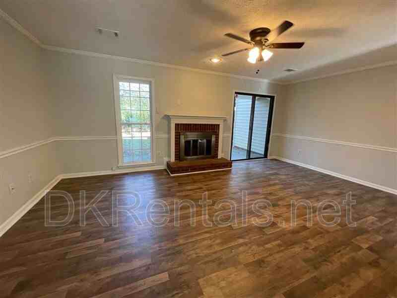 2930 Governors Ct - Photo 4 of 11