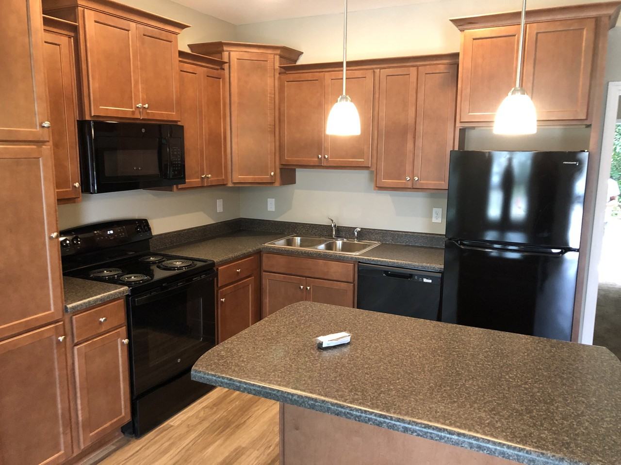 2225 Cedarbrook Ct - Photo 2 of 7