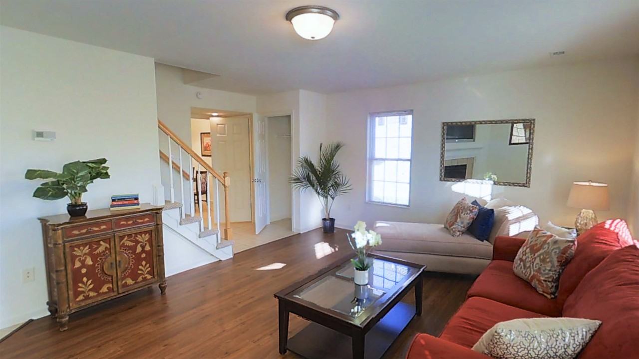 14 Warwick Ln - Photo 2 of 11