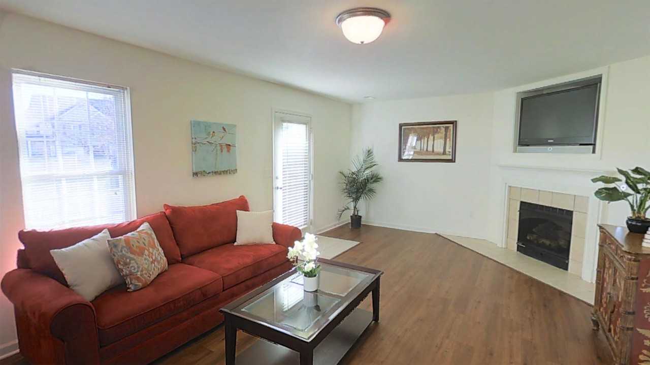 14 Warwick Ln - Photo 3 of 11