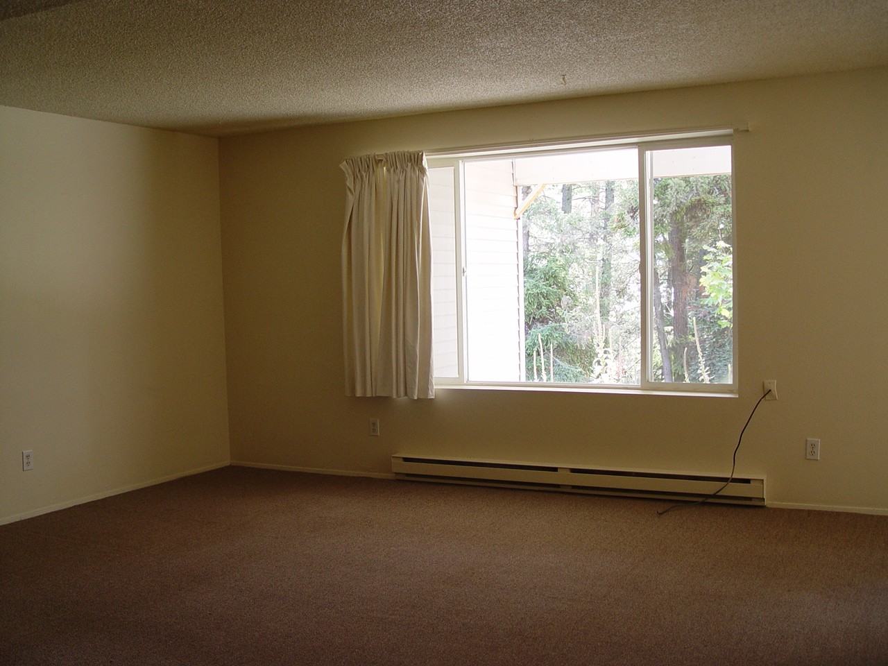 140 Holt Dr - Photo 2 of 7