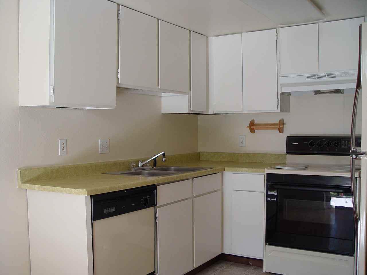 140 Holt Dr - Photo 3 of 7