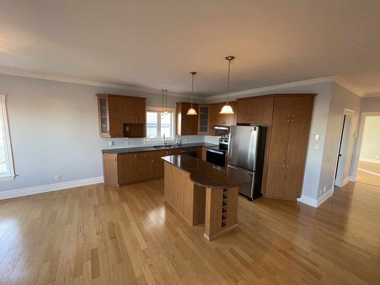 2 Rue Jeanned'Arc, Gatineau, QC J8Y 2H2 3 Bedroom Apartment for 2,495