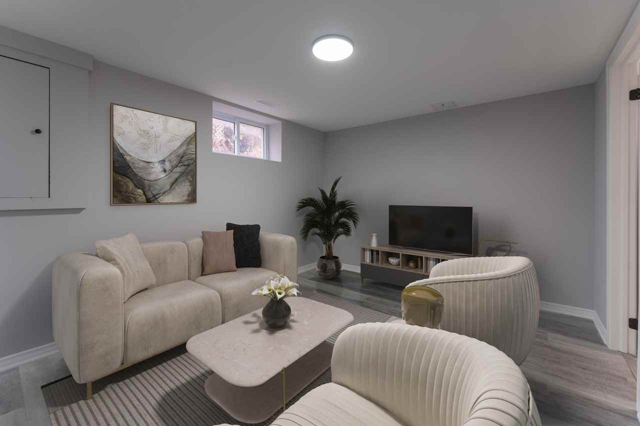 811 Overlea Crt #2 - Photo 3 of 22