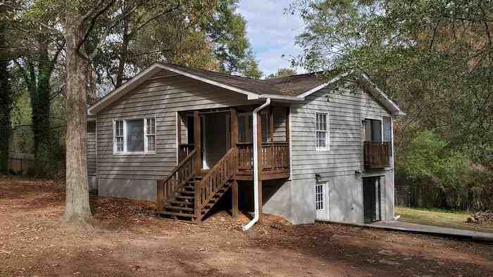 1040 Briarwood Trl - Photo 3 of 50