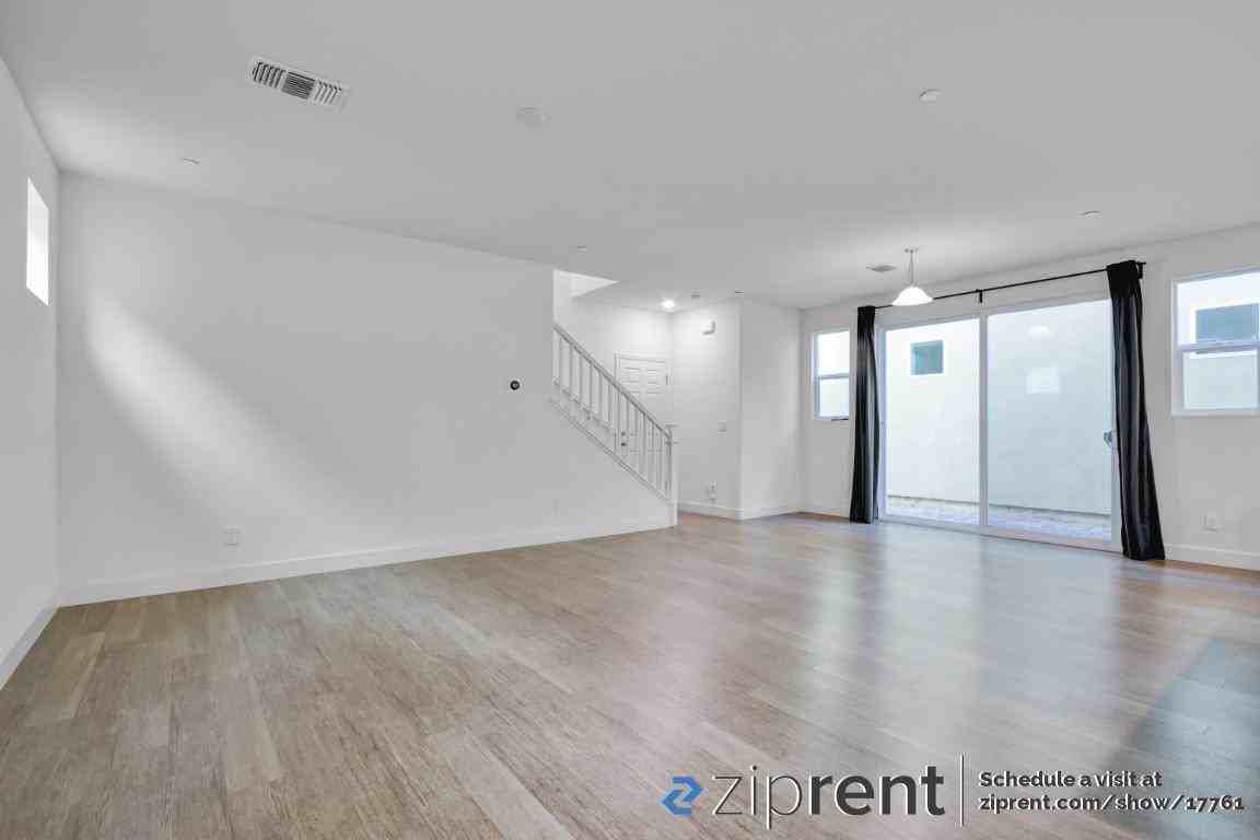 3174 Mabry Dr - Photo 3 of 19