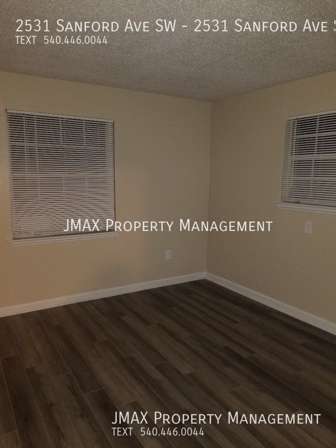 2531 Sanford Ave Sw - Photo 2 of 12