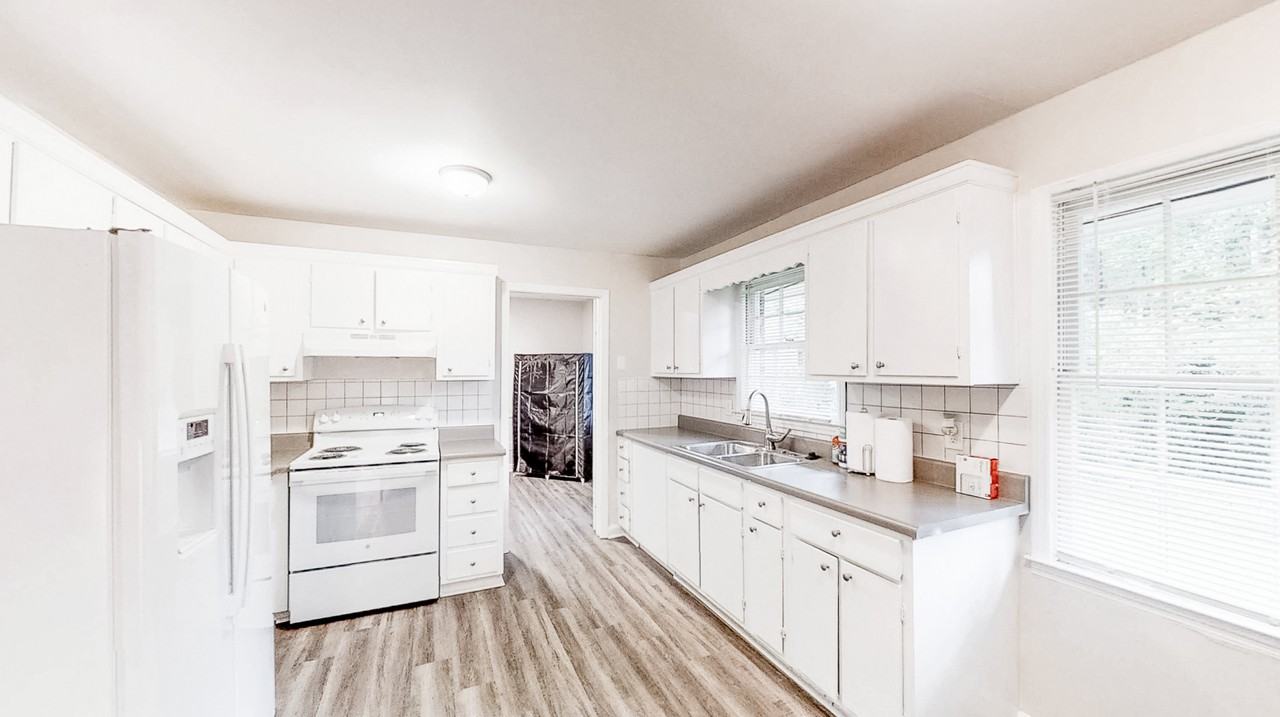 Oak Springs Ct - Photo 4 of 7