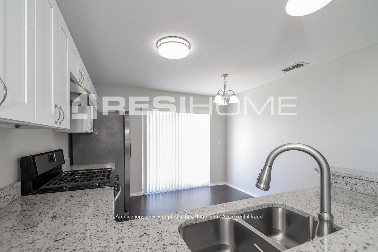 108 Nicholson Dr - Photo 3 of 23