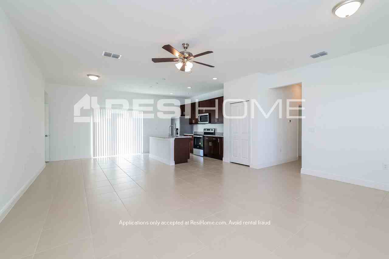 1209 Atlantic Ct - Photo 3 of 23