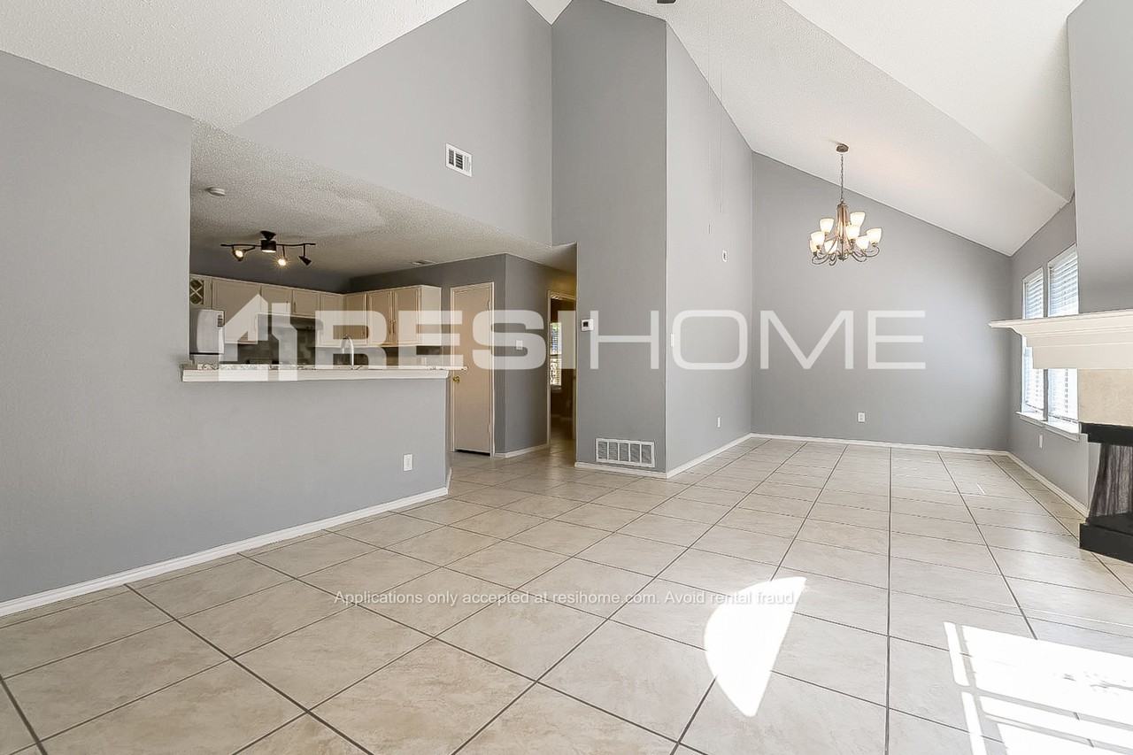 9420 Wolf Run Dr - Photo 3 of 25