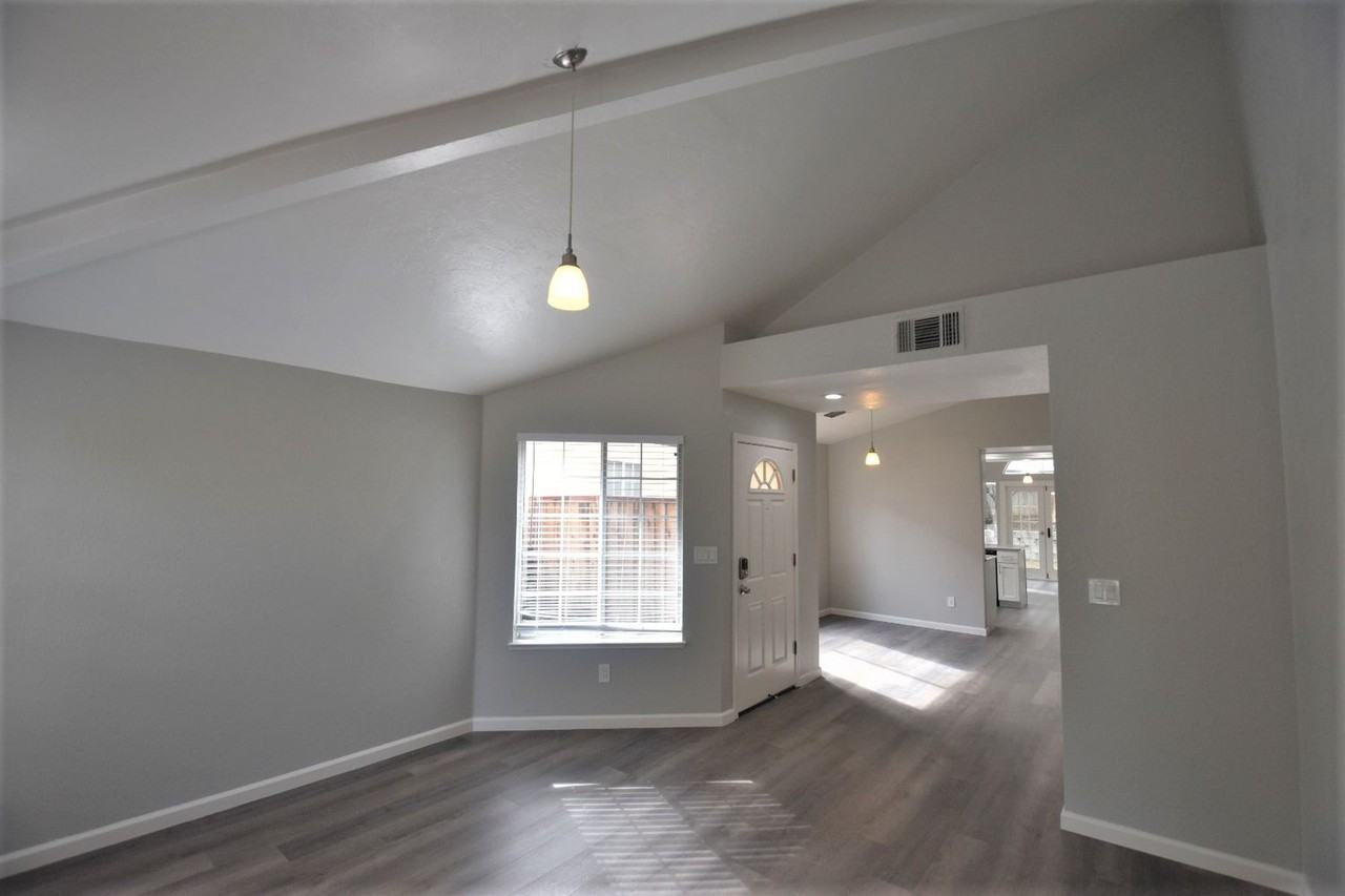 4408 Elk Dr - Photo 3 of 18