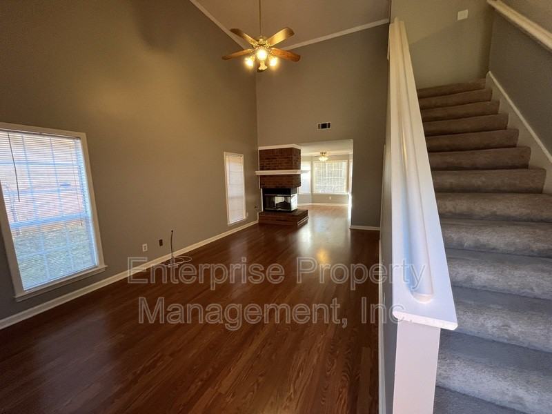 3061 Ultragreen Ln - Photo 5 of 33