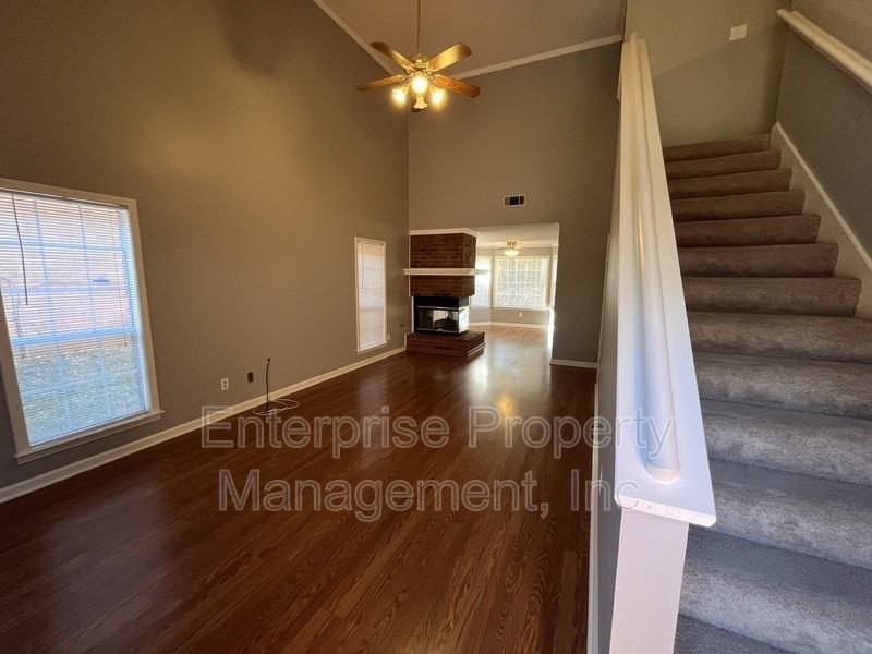 3061 Ultragreen Ln - Photo 6 of 33
