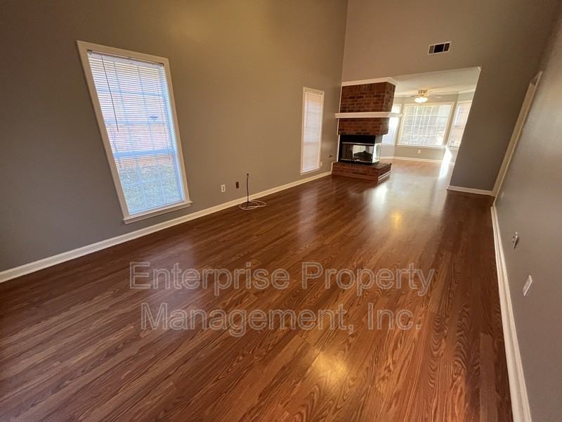 3061 Ultragreen Ln - Photo 7 of 33