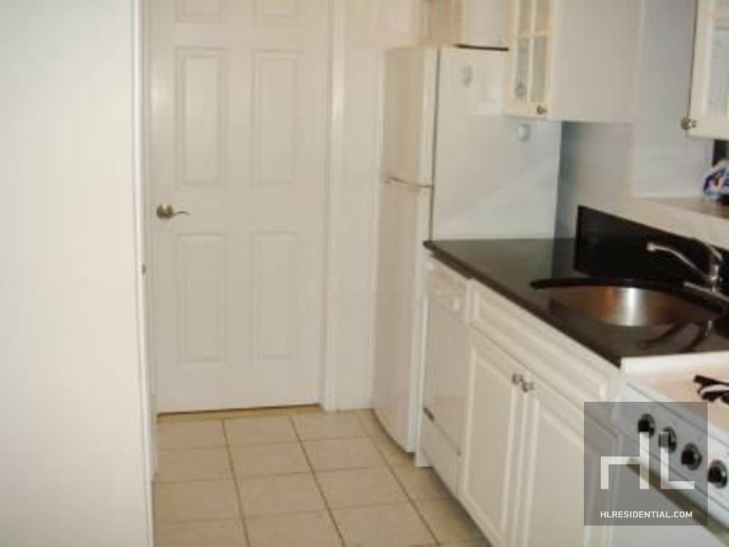 Barrow St #1W - Photo 2 of 3