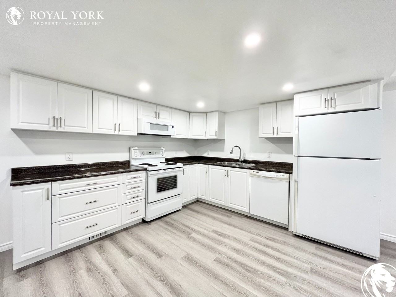 54 Candlewood Cres #2 - Photo 3 of 23