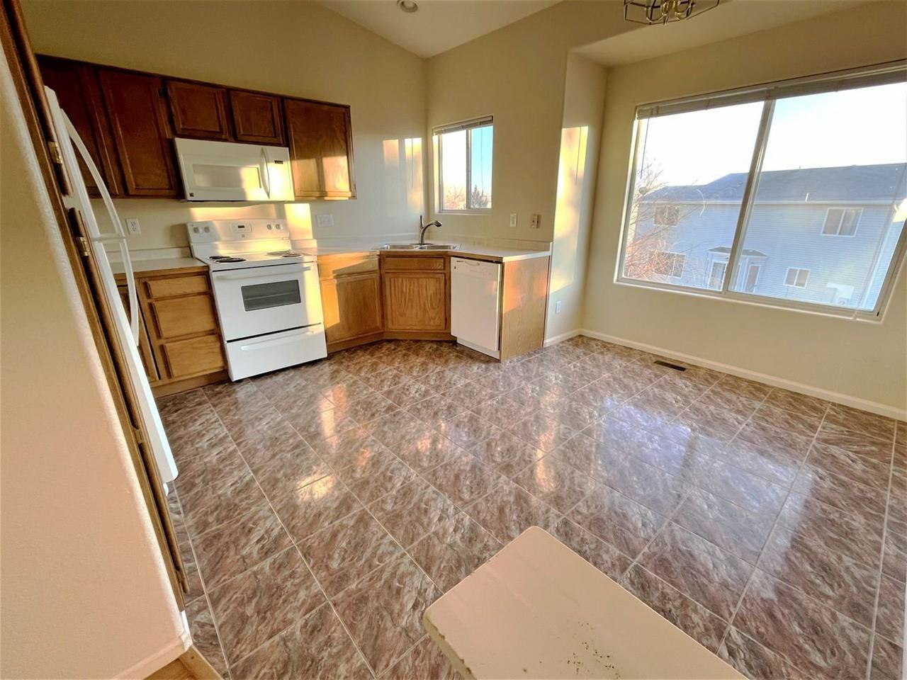 8082 Eagleview Dr - Photo 3 of 12