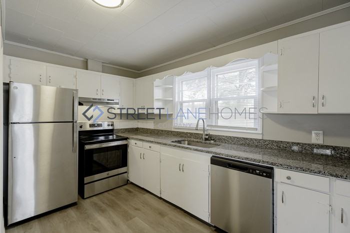 132 15th St - Photo 3 of 16