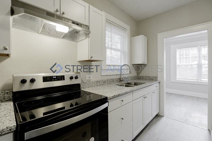 204 Arlington Ave - Photo 3 of 14