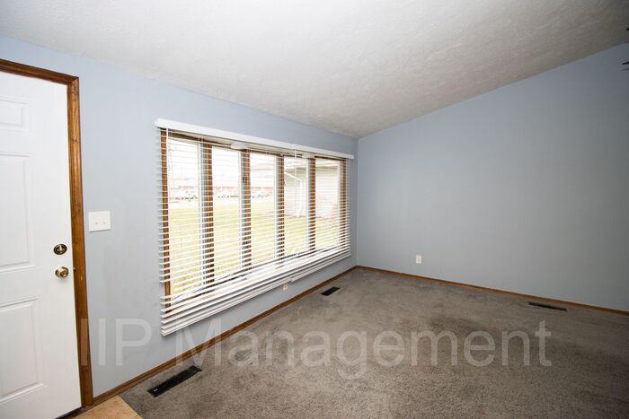 9115 N Plaza Dr - Photo 3 of 17