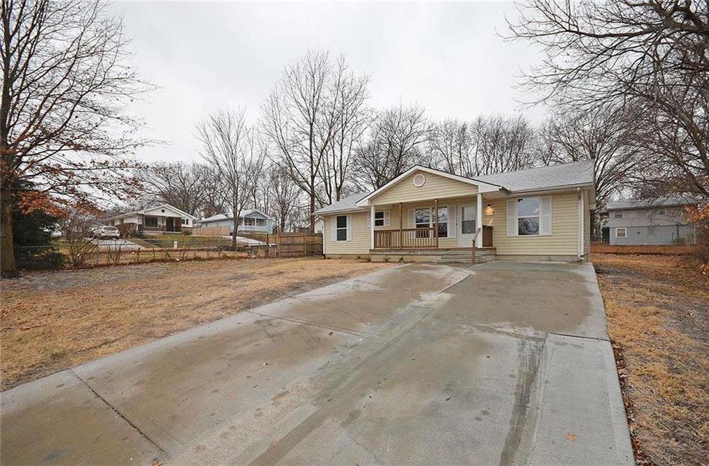 6130 Ne Vivion Rd #1 - Photo 3 of 17