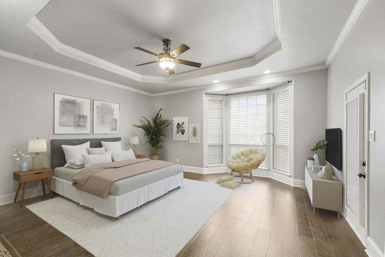 Spacious Plano home with outdoor pool & spa oasis - Photo 2 of 32