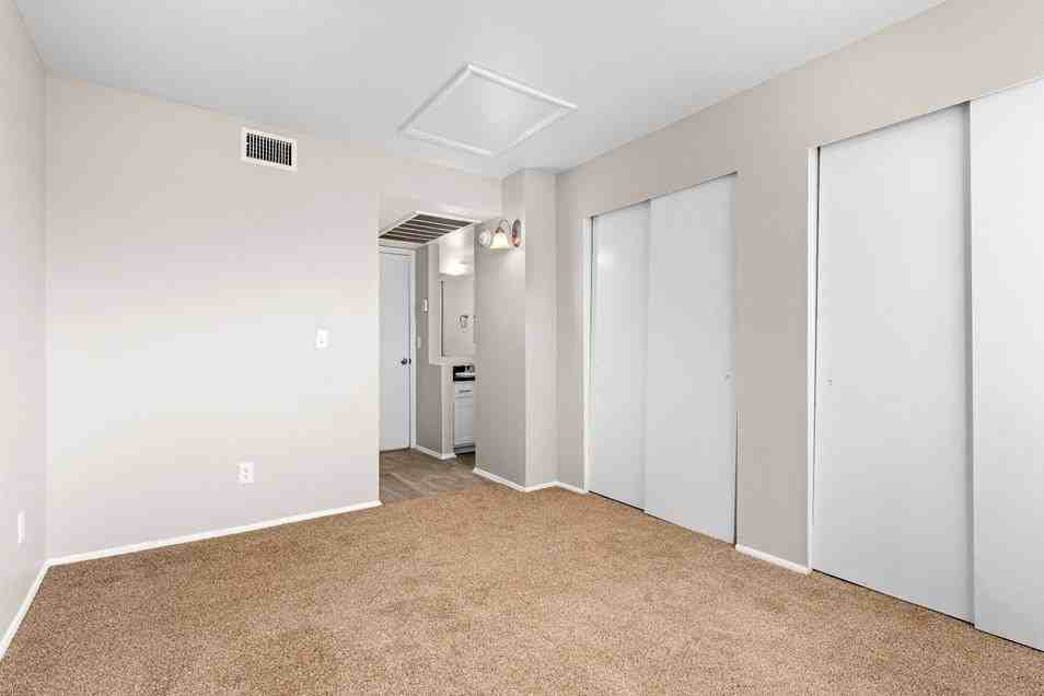 625 South Redwood Road - Photo 3 of 17