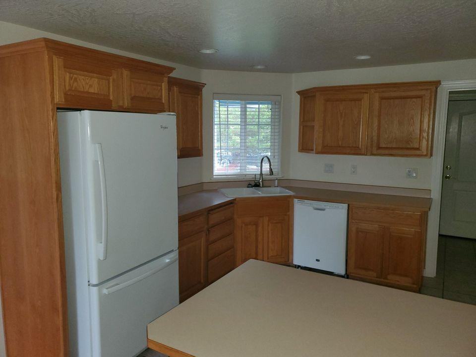 1674 Nunnwood Ln - Photo 3 of 21