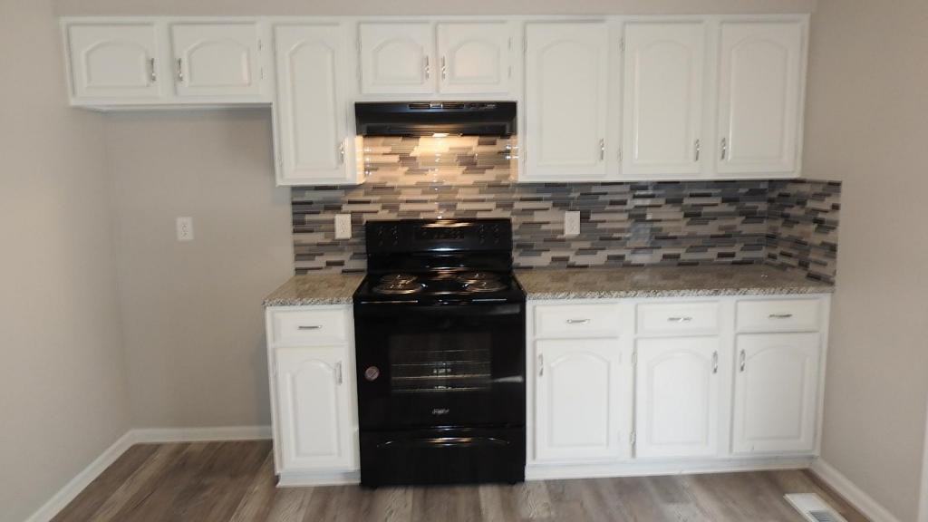 1813 Glenn Hendren Dr - Photo 2 of 34