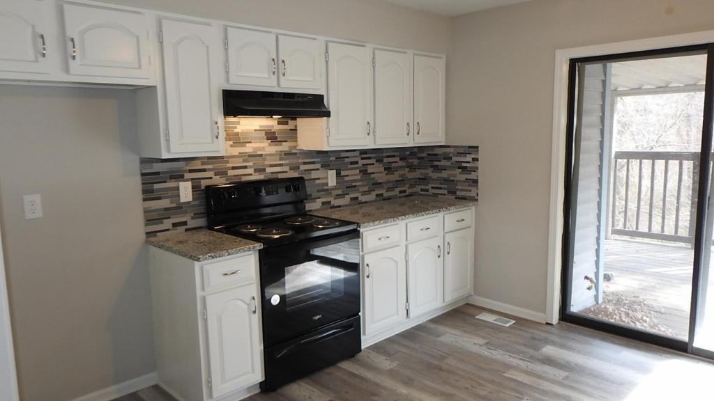 1813 Glenn Hendren Dr - Photo 3 of 34