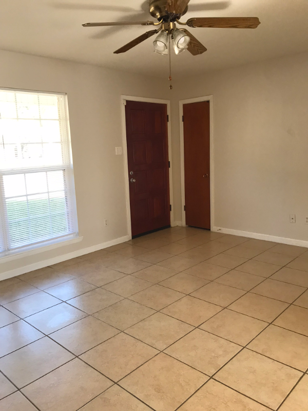 16313 Lamont Rd - Photo 3 of 22