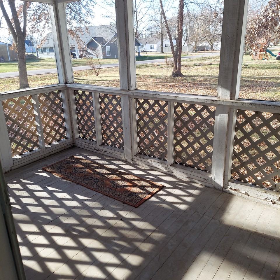 308 Elm St - Photo 3 of 8