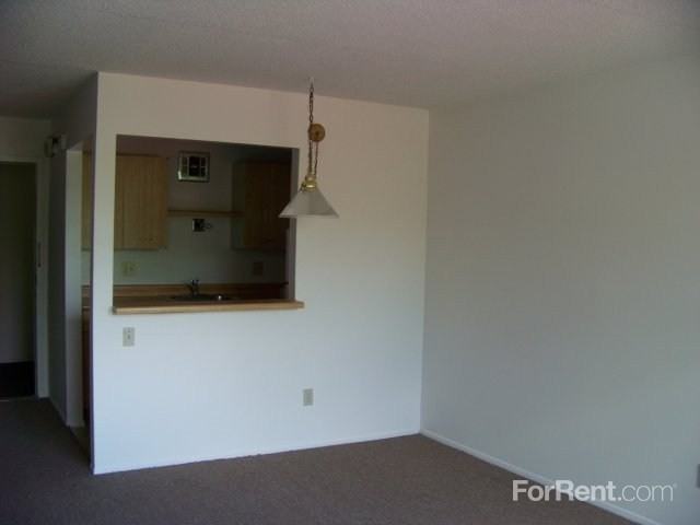 Village Green of Lincoln Park - Photo 2 of 47