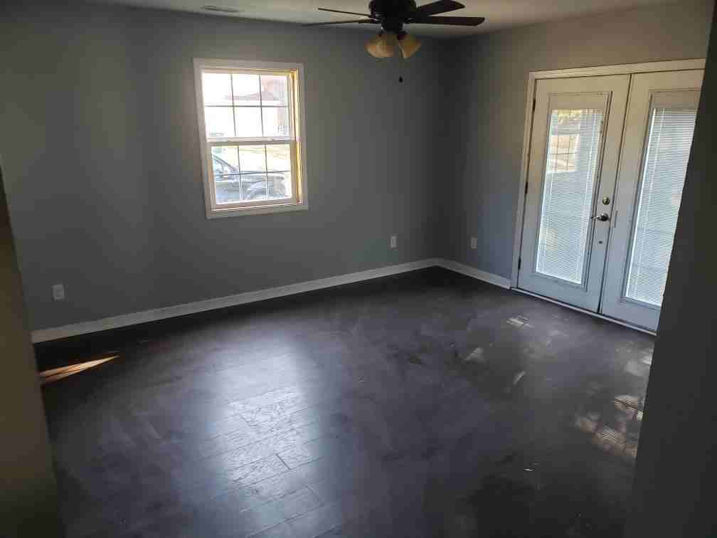 530 E Logan St - Photo 2 of 8